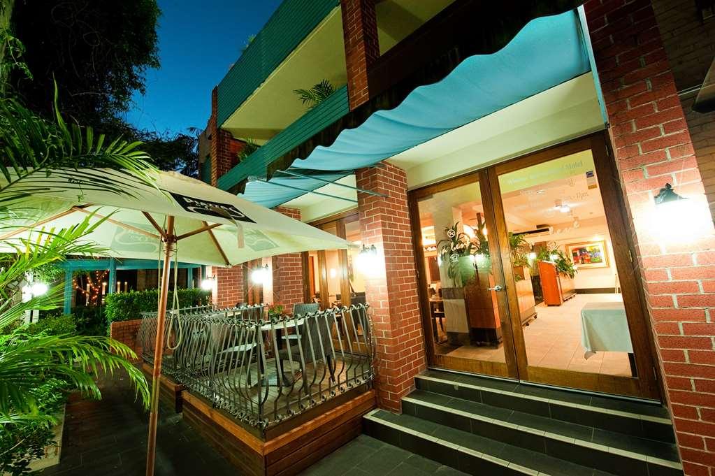 Ramada By Wyndham Brisbane Windsor Hotel Restaurant photo